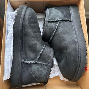 UGG W Classic Ultra Mini size 6